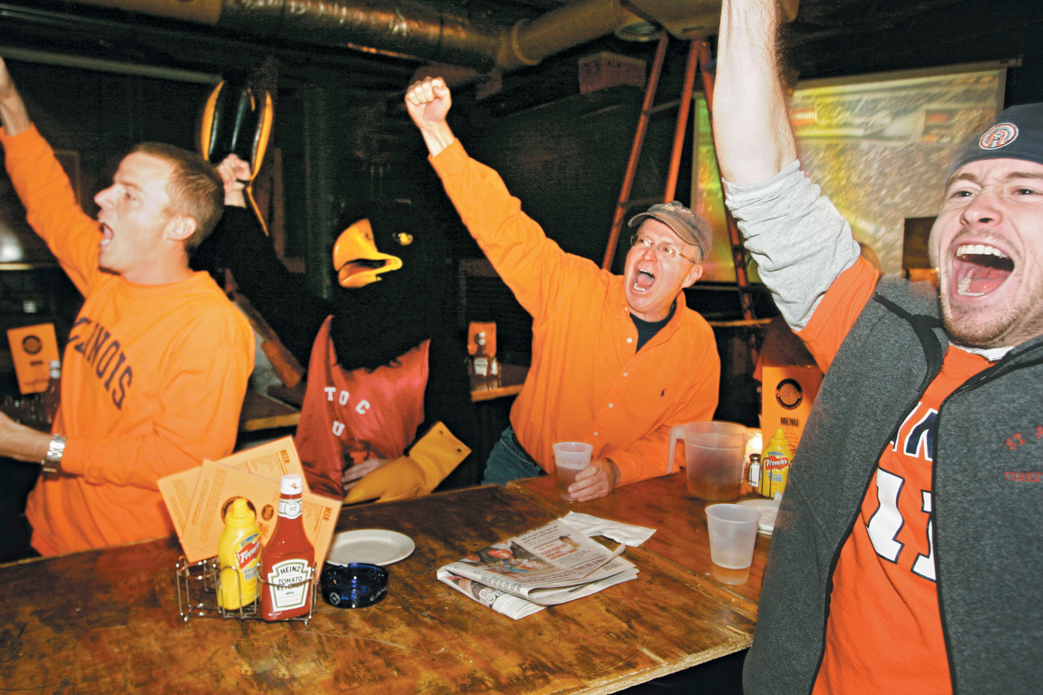 12 bro bars in Chicago that are actually okay