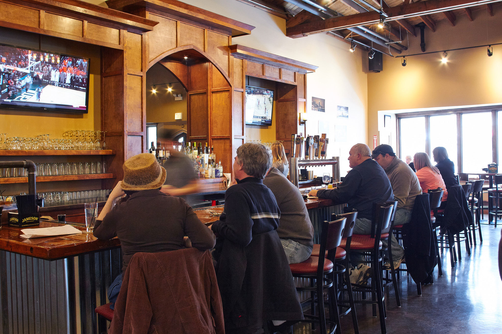 14 breweries to fill up a beer growler in Chicago