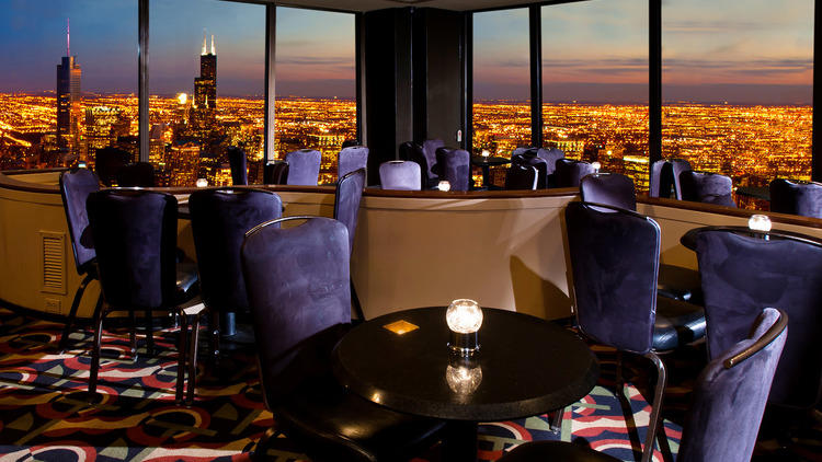 the-signature-lounge-at-the-96th-bars-in-streeterville-chicago