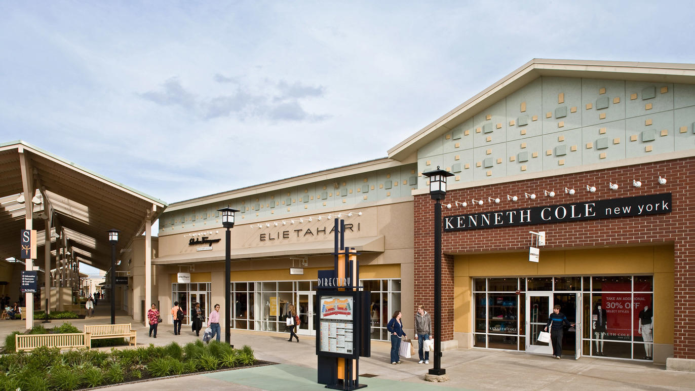chicago-premium-outlets-shopping-in-suburbs-chicago