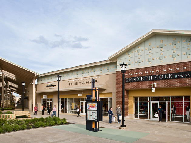 Outlet stores in Chicago for discount clothes and furniture