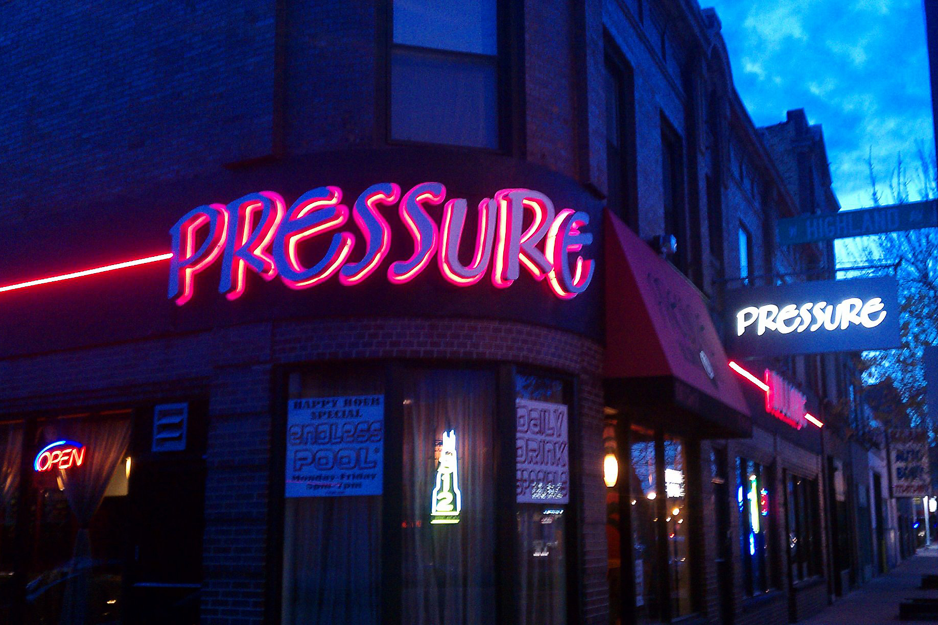 Pressure Billiards & Café Bars in Edgewater, Chicago
