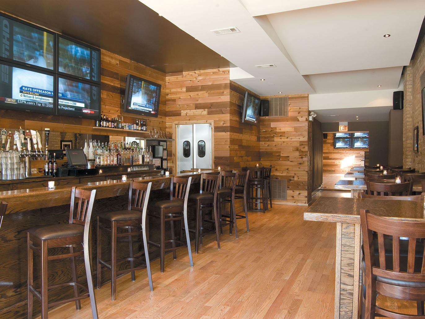 17 Wrigleyville Bars Where You Can Watch the Cubs Play