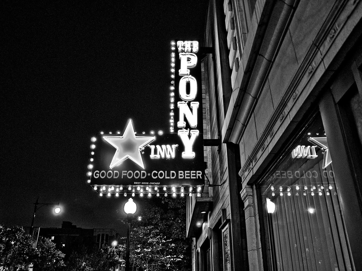 Best country bars in Chicago for beer, music and BBQ