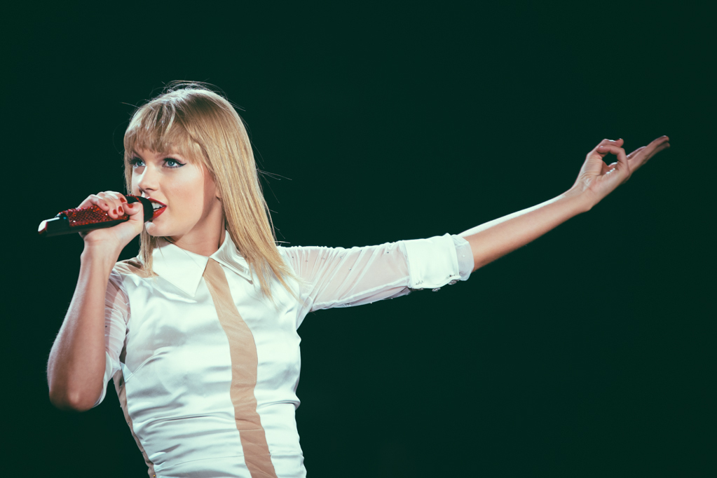 Taylor Swift at Soldier Field photos and review