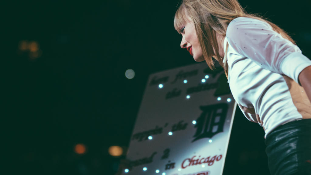 Taylor Swift at Soldier Field photos and review