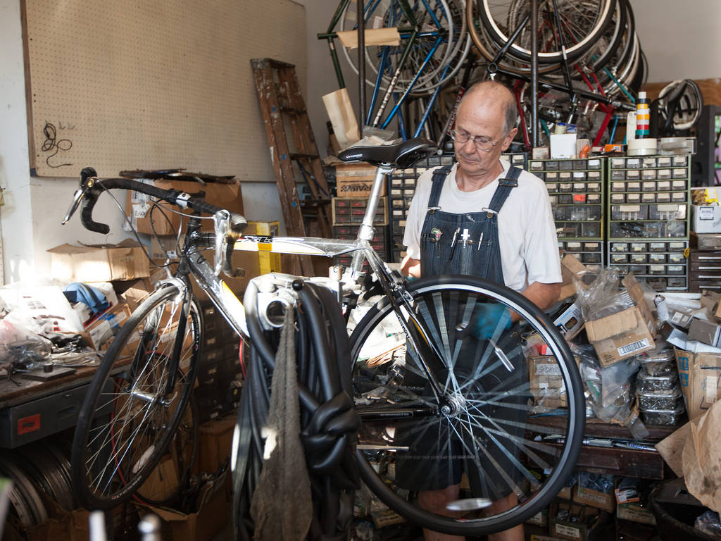 Bike shops in Chicago for road bikes, mountain bikes and parts