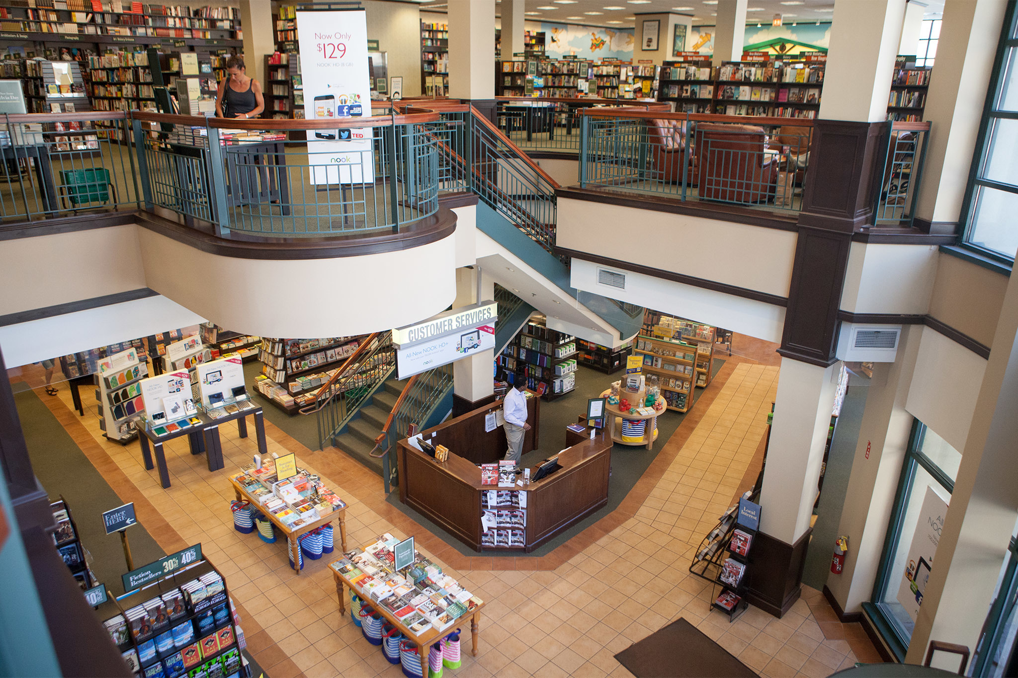 Barnes & Noble Shopping in Lincoln Park, Chicago
