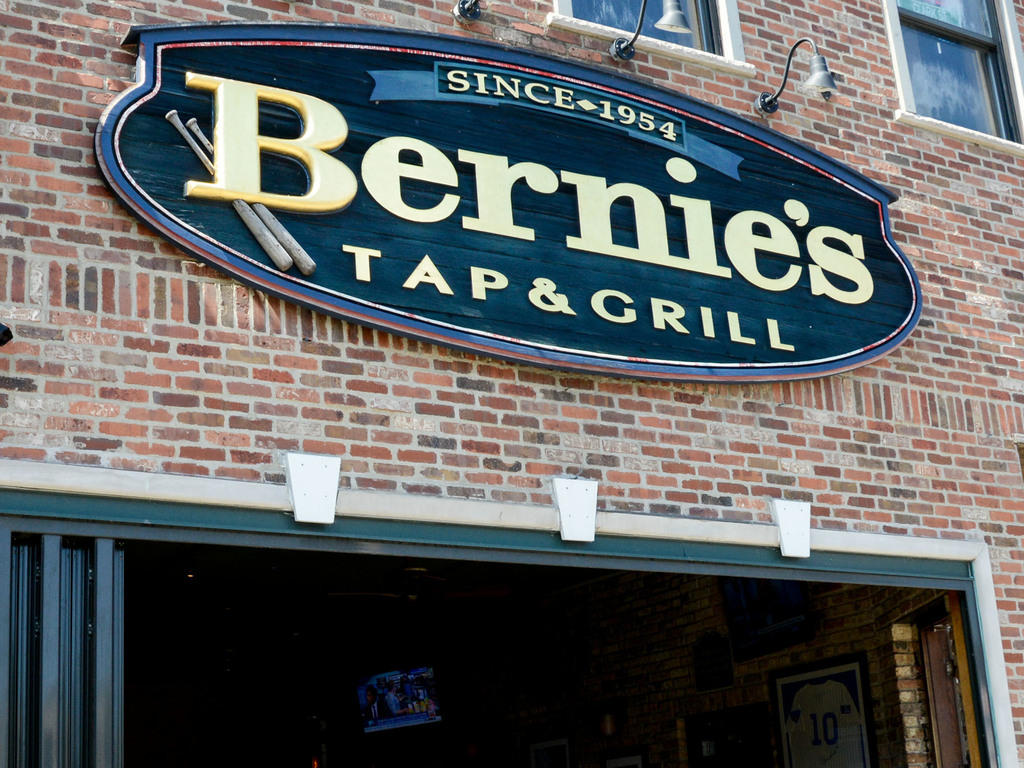 17 Wrigleyville Bars Where You Can Watch the Cubs Play