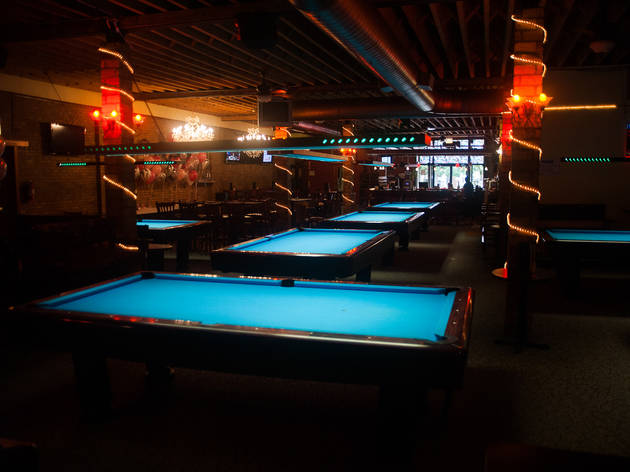 G Cue Billiards and Restaurant | Bars in West Loop, Chicago