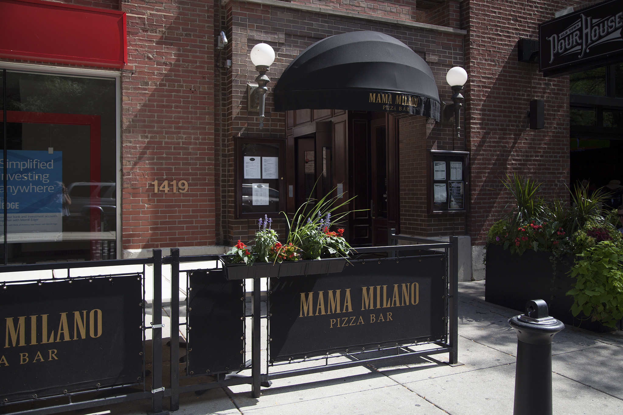 Mama Milano Pizza Bar Restaurants in Old Town, Chicago