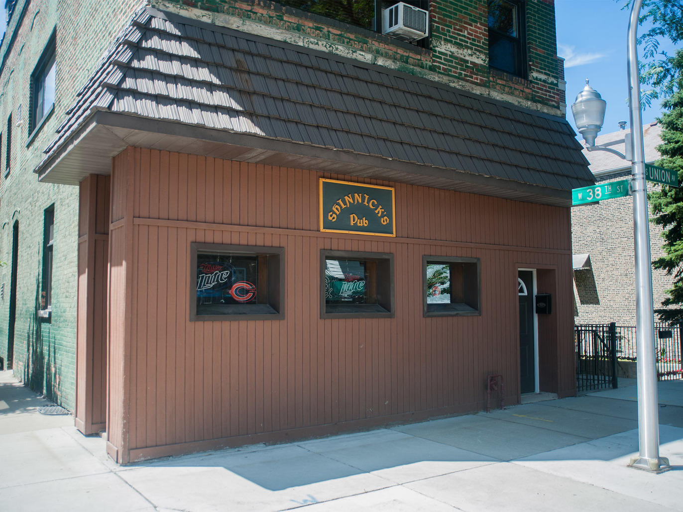 22 Best Irish Pubs & Bars in Chicago for Irish Beer and Whiskey