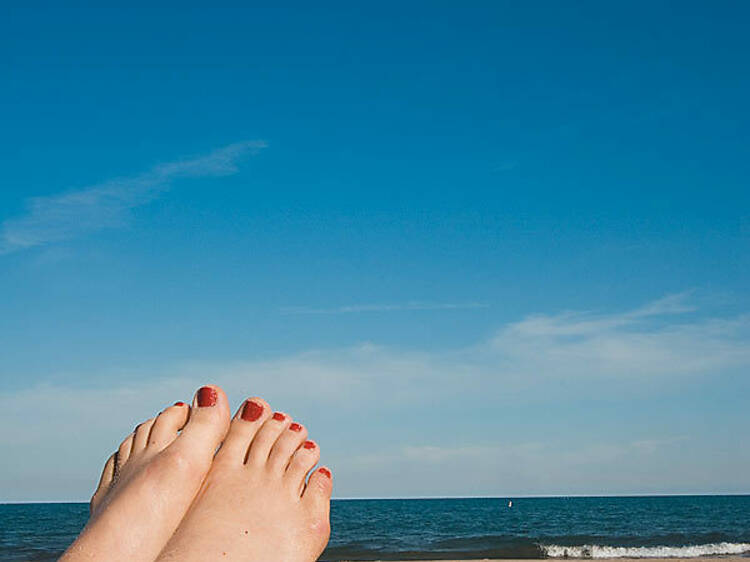170.x600.get.feet.beach.jpg