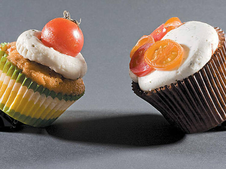 187.x600.eat.cupcakessmackdown.jpg