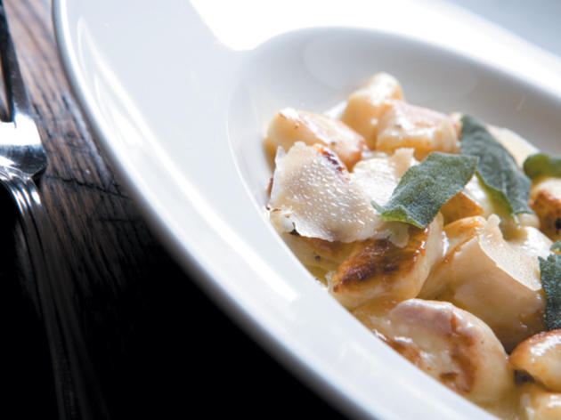 266.eat.rev.gilt2_creditJillPaider.jpg 266.eat.rev.gilt2_creditJillPaider.jpg
