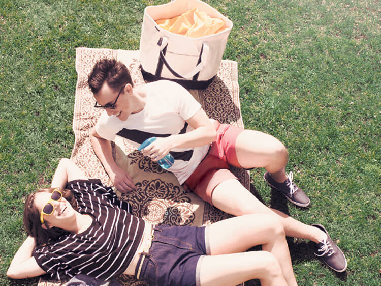 271.festguide.fashion.jpg