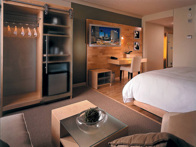 275.feat.hotel.601Graves.Room.jpg 275.feat.hotel.601Graves.Room.jpg