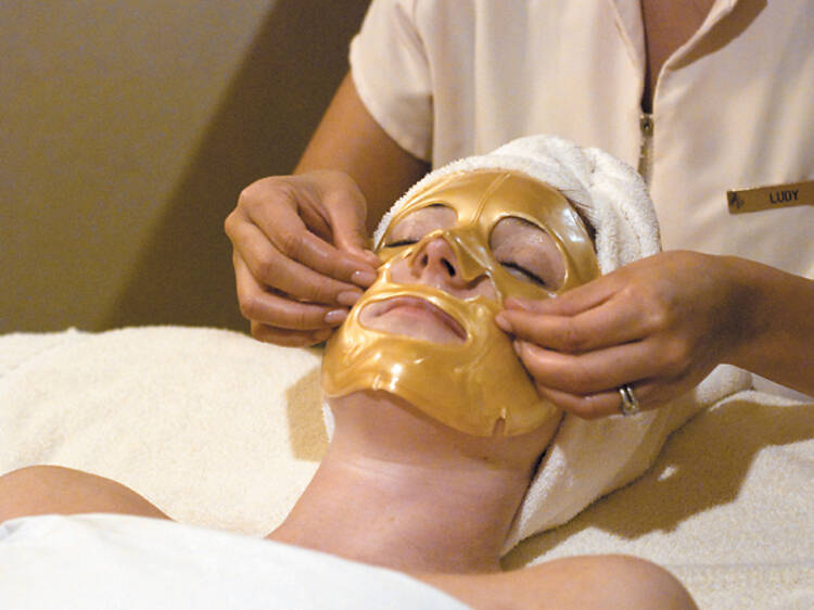 298.shopping.goldfacial.treatment.jpg 298.shopping.goldfacial.treatment.jpg