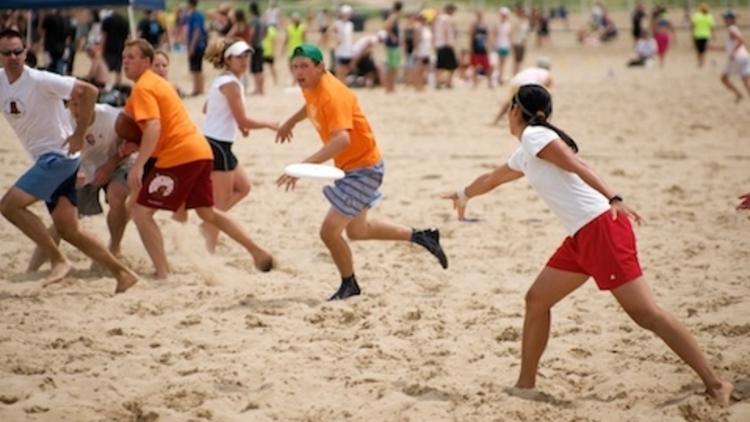 Chicago Sandblast ultimate frisbee tournament at Montrose Beach, 7/11/10