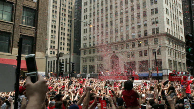 The Latest: Confetti ends Blackhawks' Stanley Cup rally