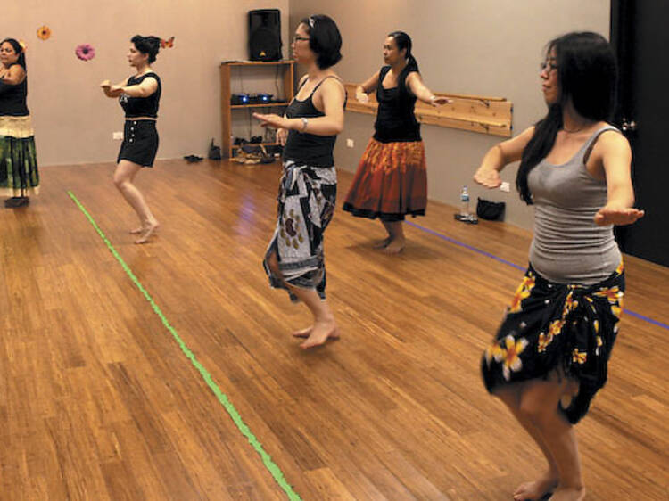 ceg11.op.crazyclasses.hula.jpg
