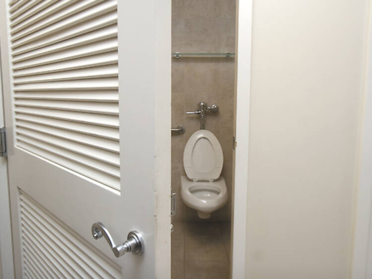 342.wk.fob.yafi.bathroom.jpg