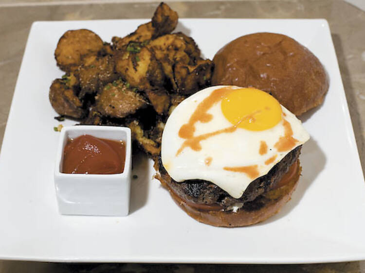 346.rb.eo.ft.BoldfacedBrunch.bedfordBurger.jpg