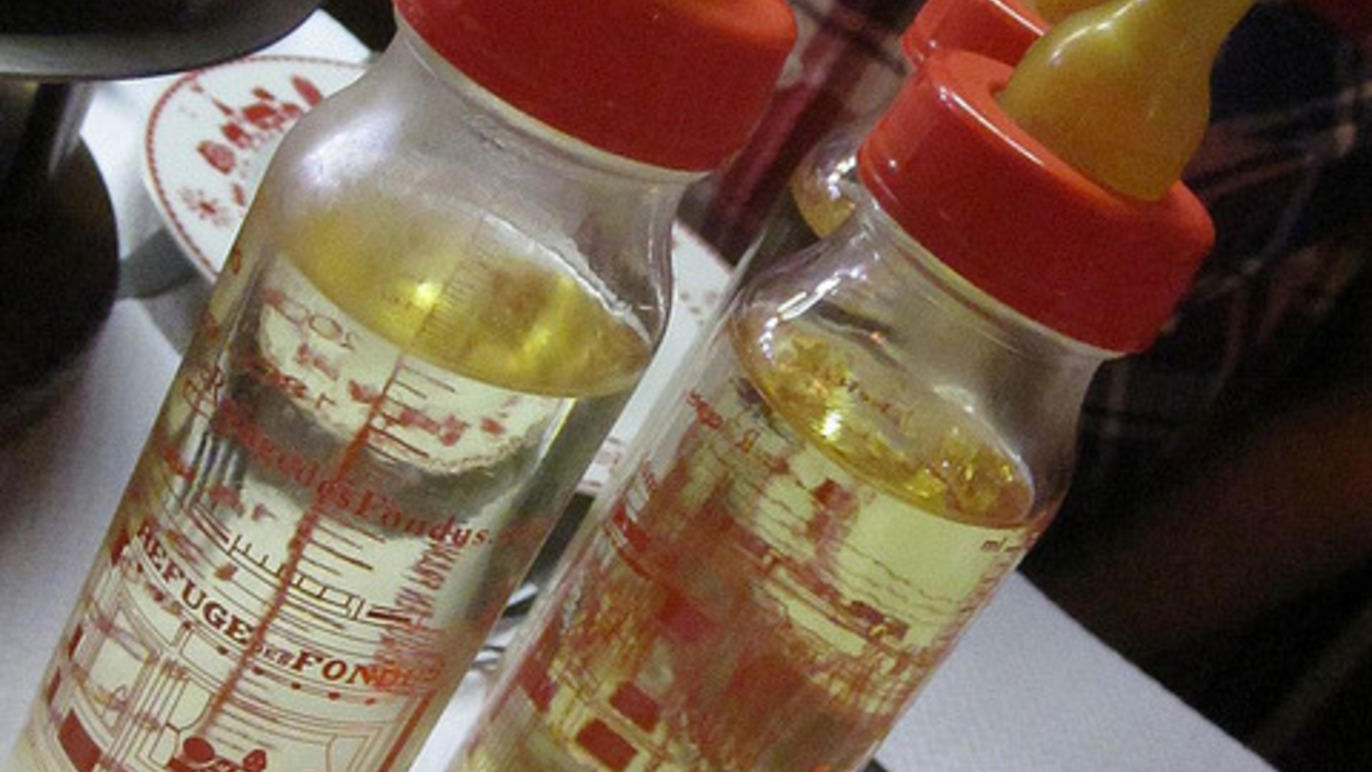 La Refuge des Fondus Restaurants in Abbesses, Paris