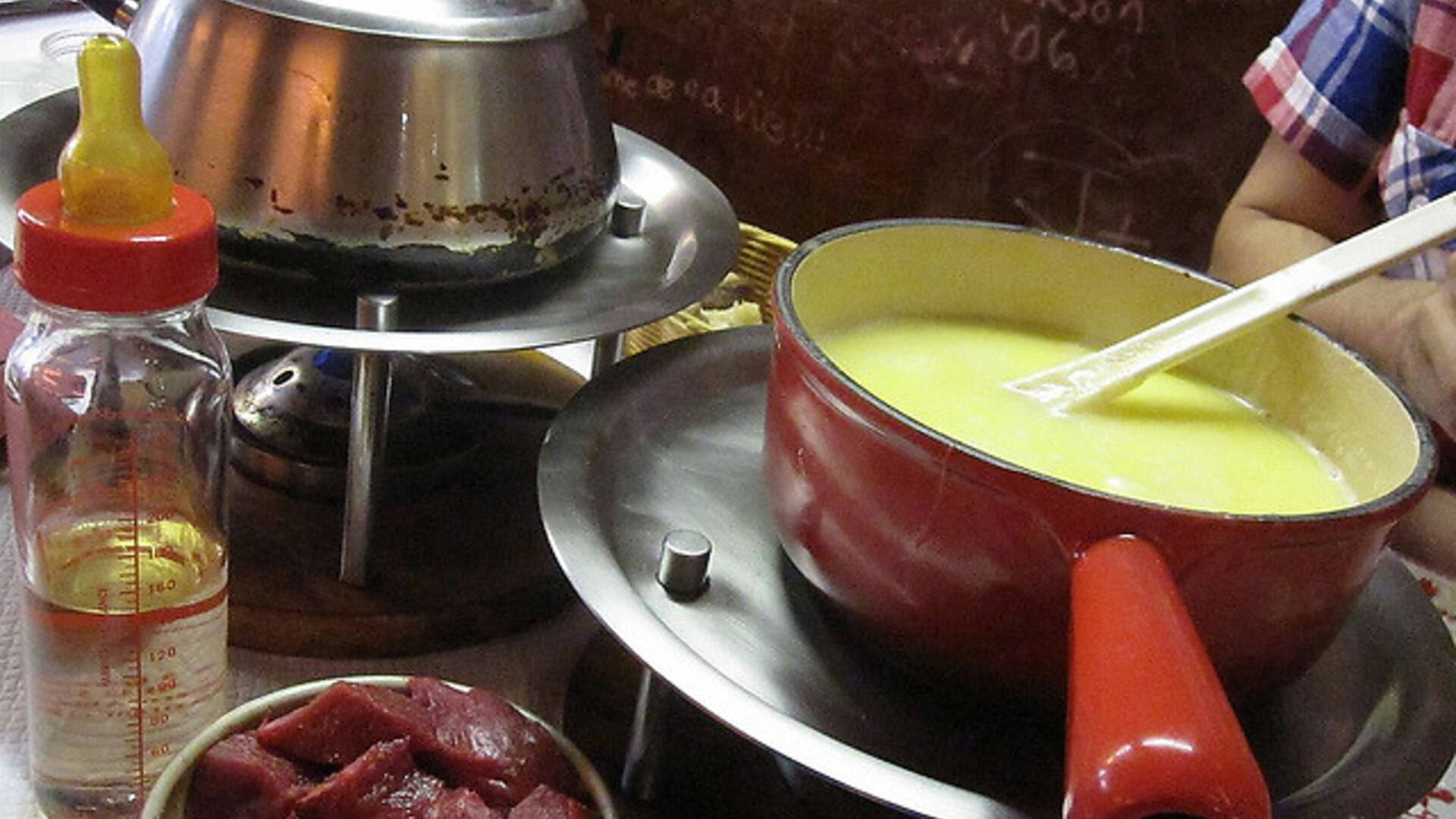 La Refuge des Fondus Restaurants in Abbesses, Paris