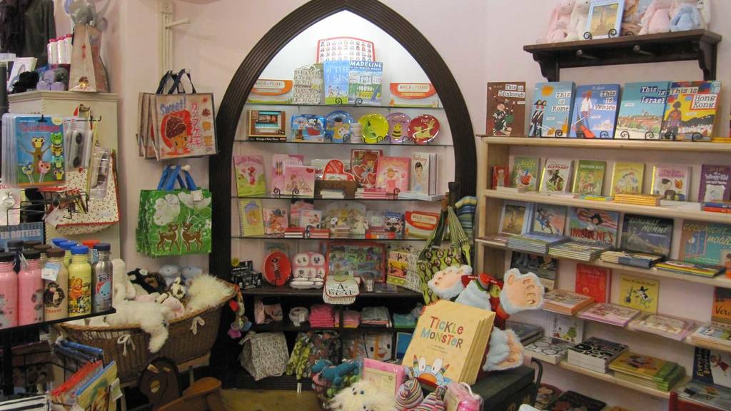 Pickett Fences Shopping in Larchmont Village, Los Angeles