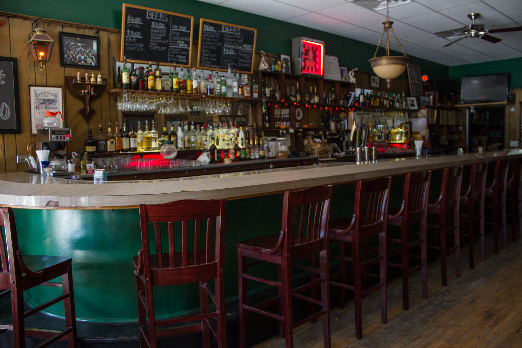 Cunneens | Bars in Rogers Park, Chicago