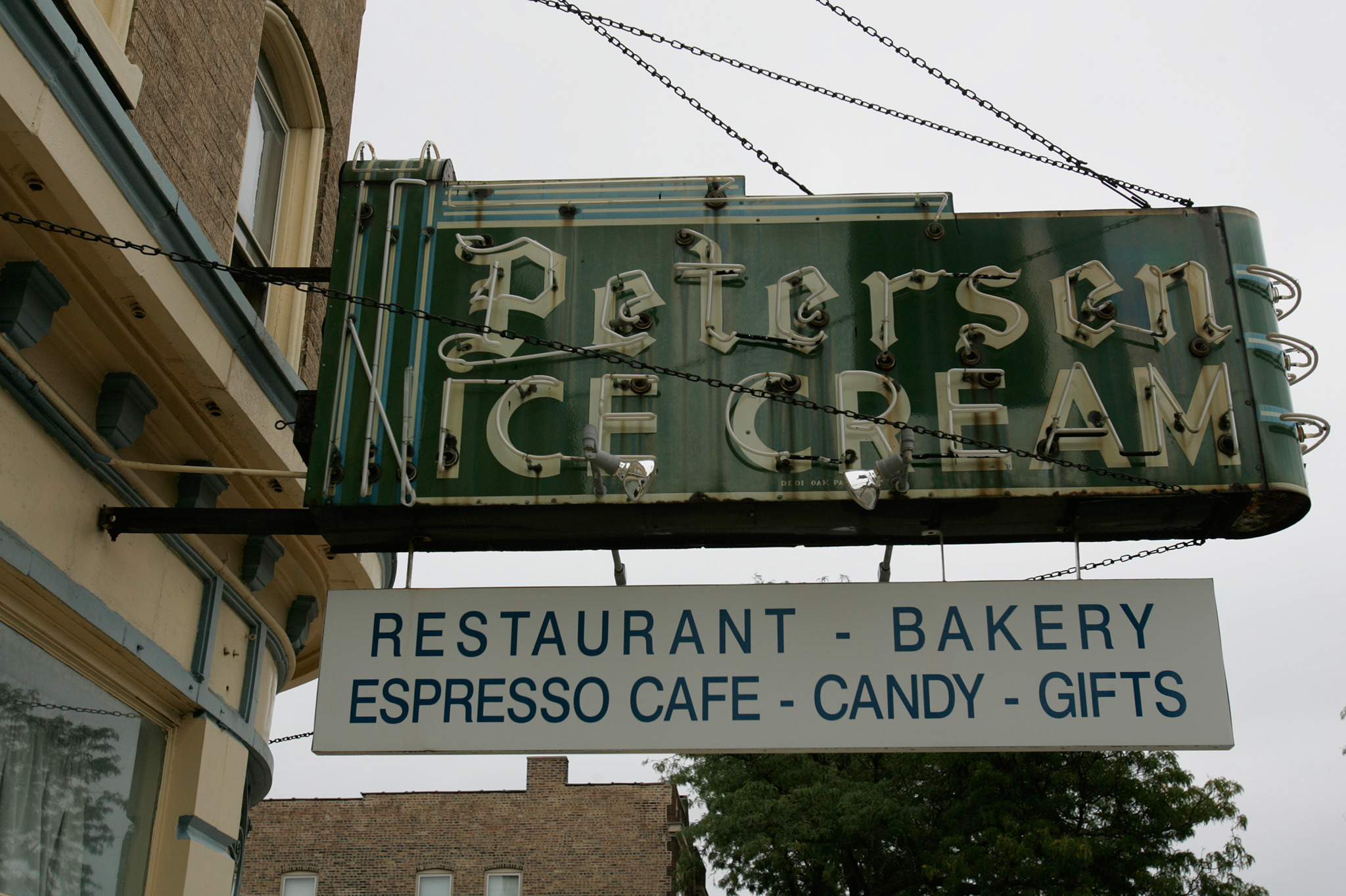 Petersen S Ice Cream Parlour Restaurants In Oak Park Chicago