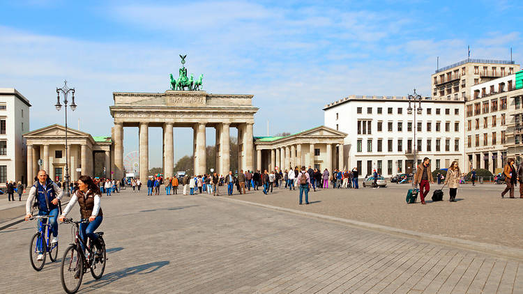 Brandenburg Gate, tourists, essential visitor information, Berlin