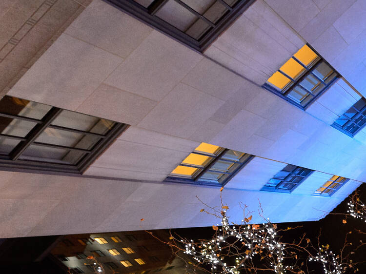 The Christmas Tree is officially up in Rockefeller Center (2015)