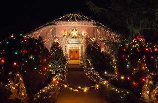 Balian House Christmas Lights 2022 10 Excuses To Tell Your Family About Why You're Staying In L.a. For The  Holidays