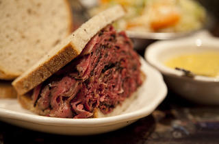 Best Kosher Restaurants In Nyc From Delis To Vegetarian Spots Pastrami Sandwich At 2nd Ave Deli