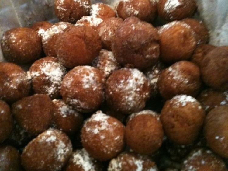 Doughnut holes and Milk Duds at Lou Mitchell’s Restaurant