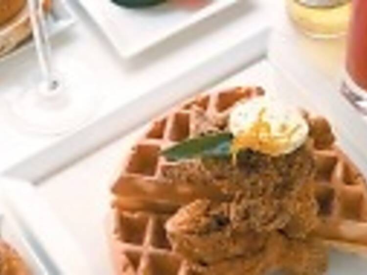 How to eat chicken and waffles