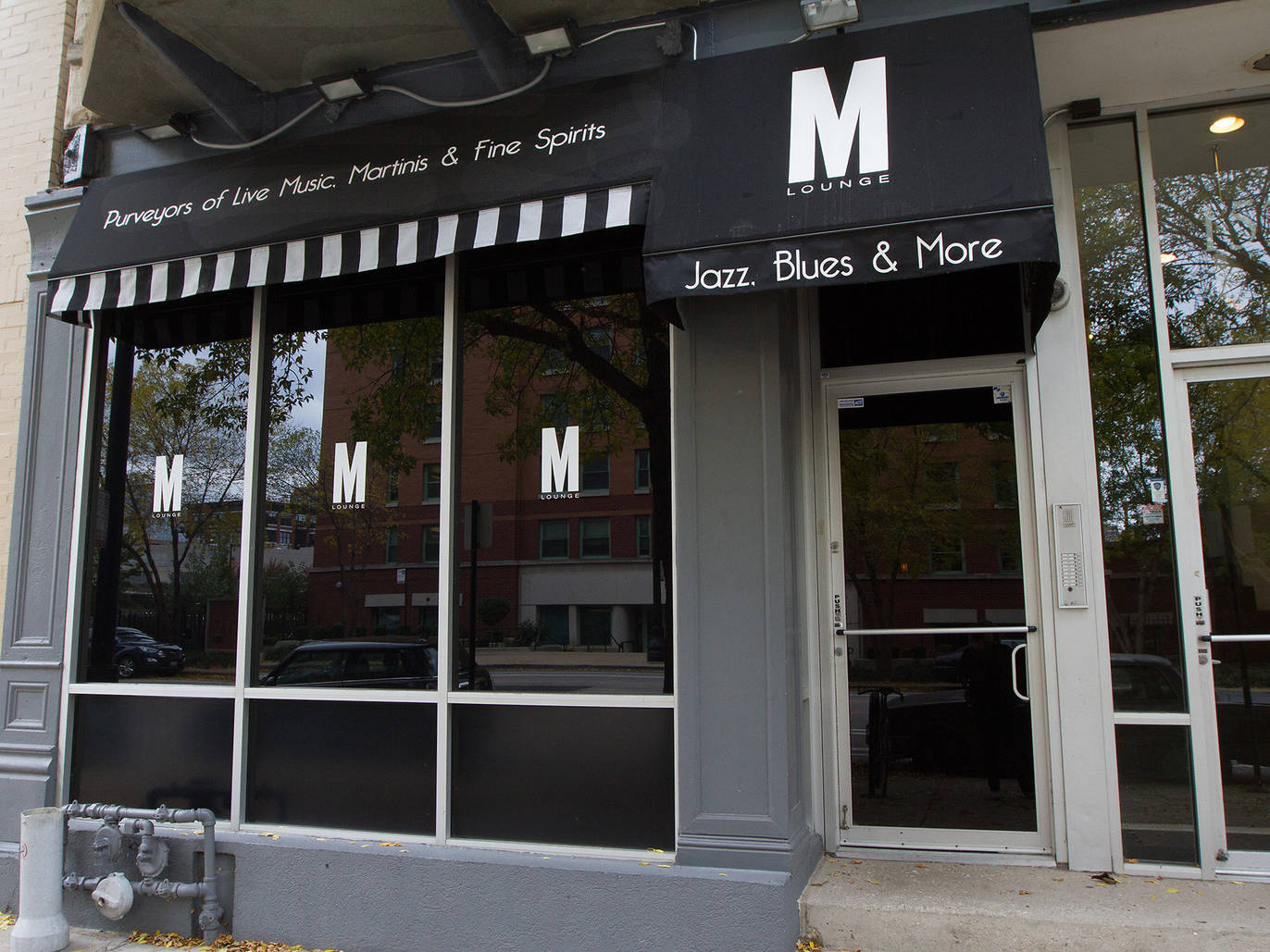 14 Best Jazz Clubs in Chicago for a Swinging Night Out