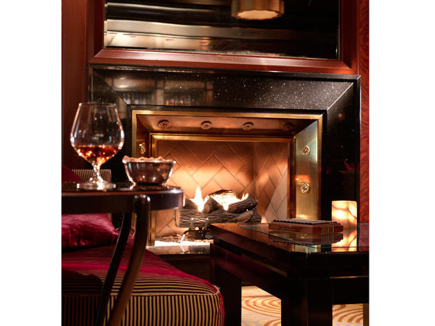 Chicago restaurants and bars with fireplaces and fire pits Warm up this winter by sitting next to a fireplace at a Chicago bar or restaurant over dinner or cocktails