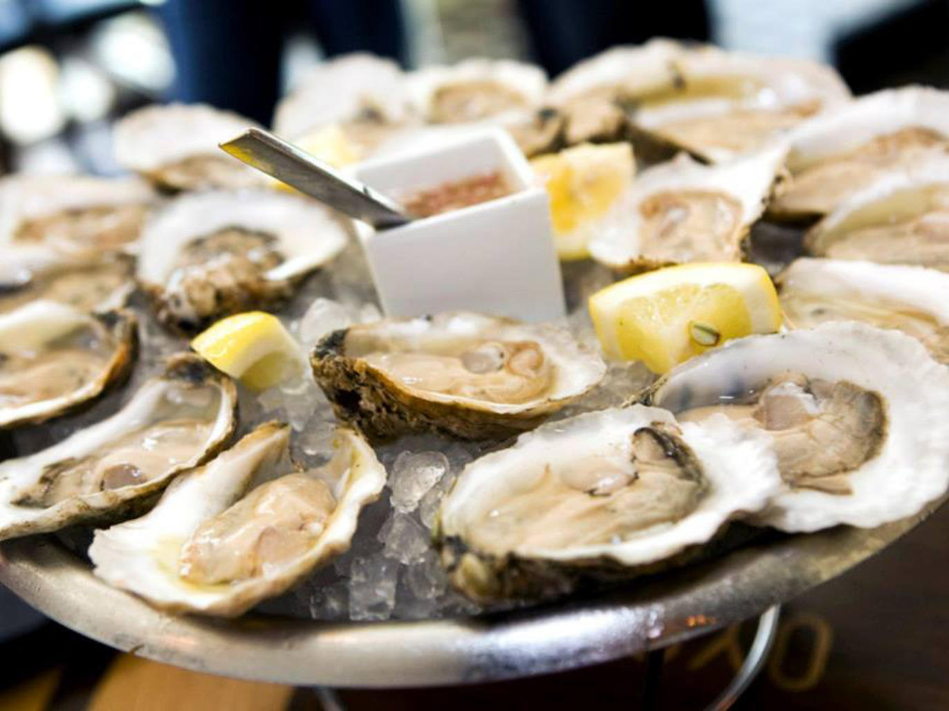 A guide to restaurants with $1 oysters in Chicago