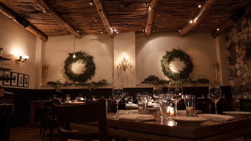 8 Chicago restaurants decorated for the holiday season