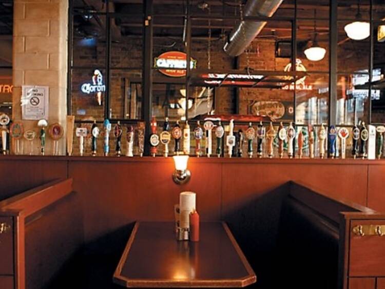 213.x600.feat.westloop.bar.jakst.jpg
