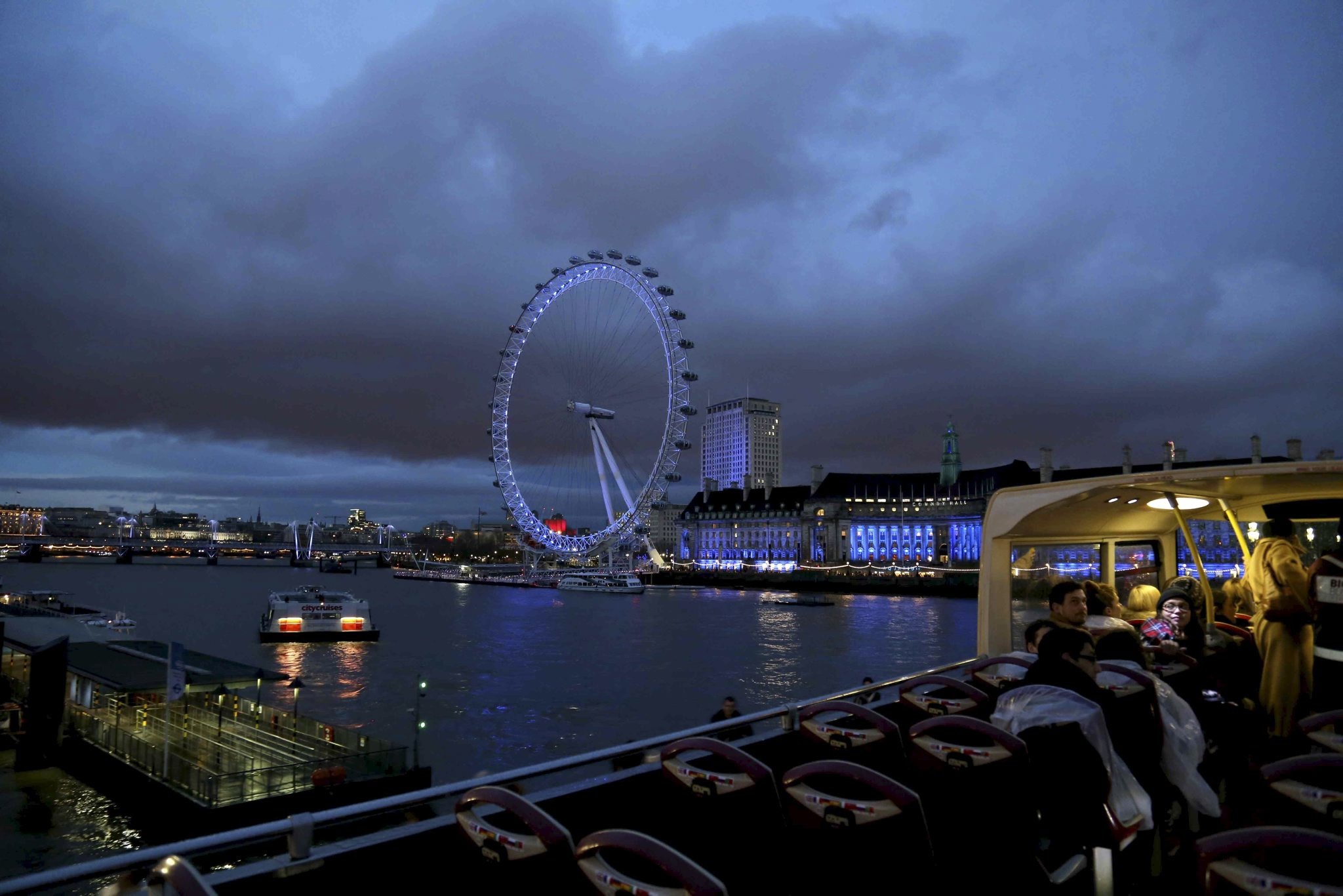 Лондон время сейчас. London Sightseeing. London Tour. Starlight Sightseeing in London. Sightseeing of London Night.