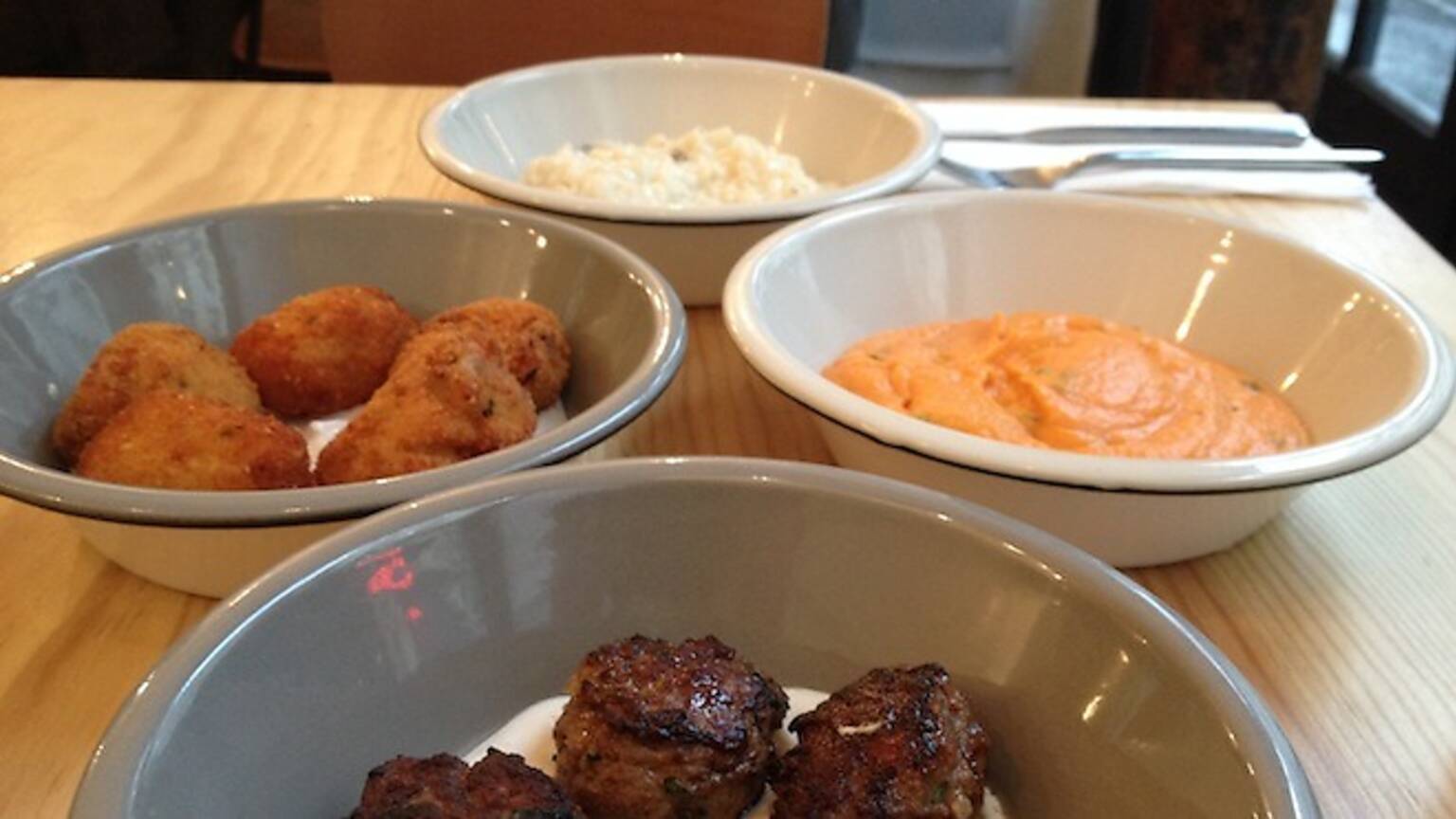 Balls Restaurants à SaintAmbroise, Paris