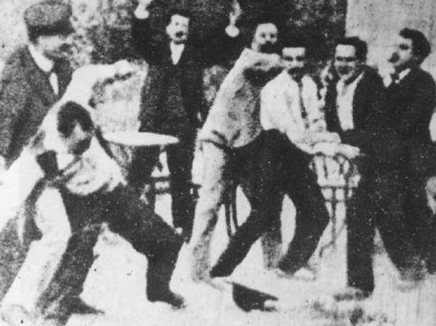 Baralla en un cafè, Fructuós Gelabert (1897) Baralla en un cafè, Fructuós Gelabert (1897)