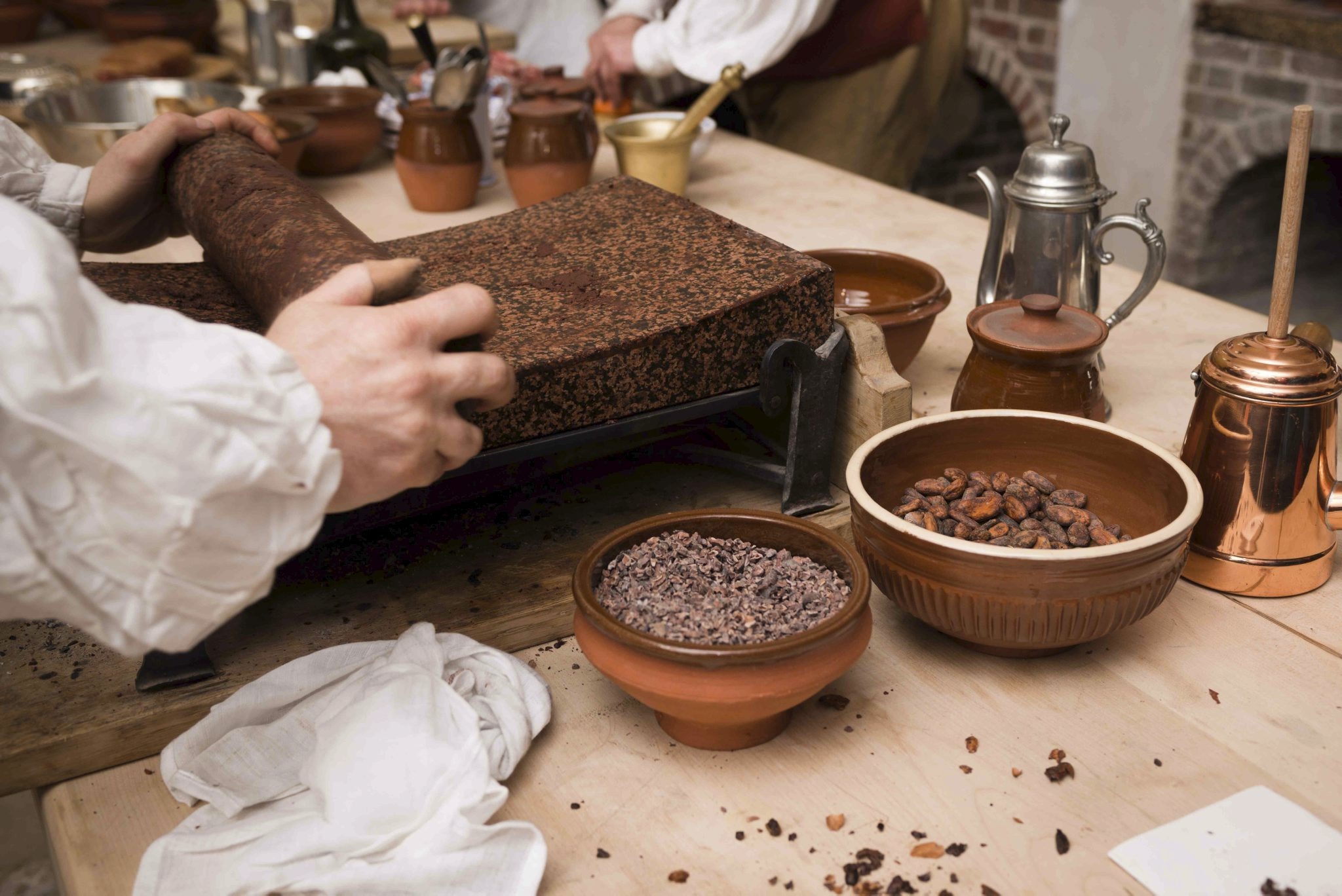 Первый в мире купил. Шоколадный напиток в древности. Кофе в средневековье. Шоколадные истории. Шоколад в древности.