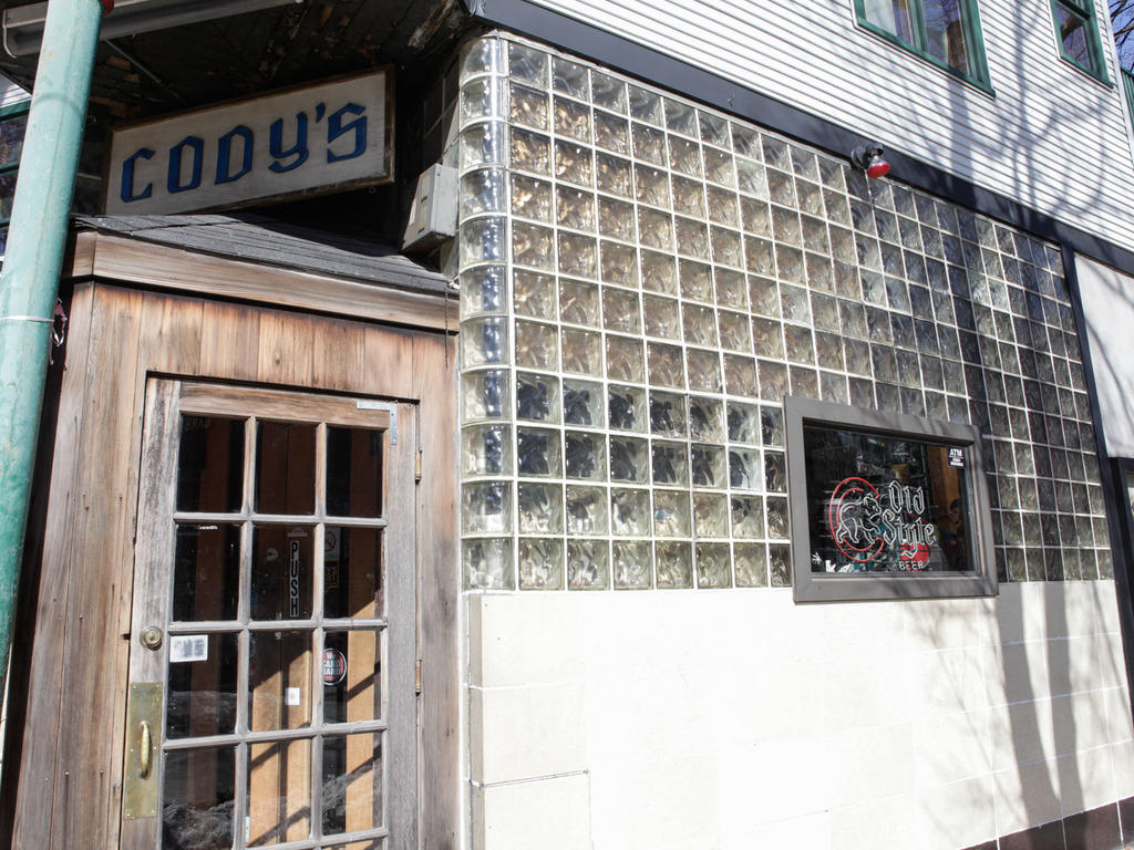 Play outdoor games at these bars and beer gardens in Chicago