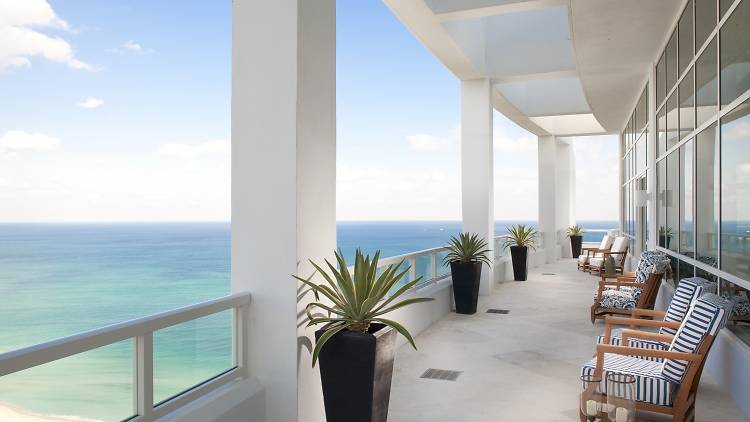 Fontainebleau Miami Beach, Hotels and accommodation, Miami