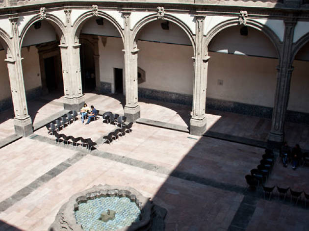 Patio del Museo Interactivo de Economía Patio del Museo Interactivo de Economía (MIDE)